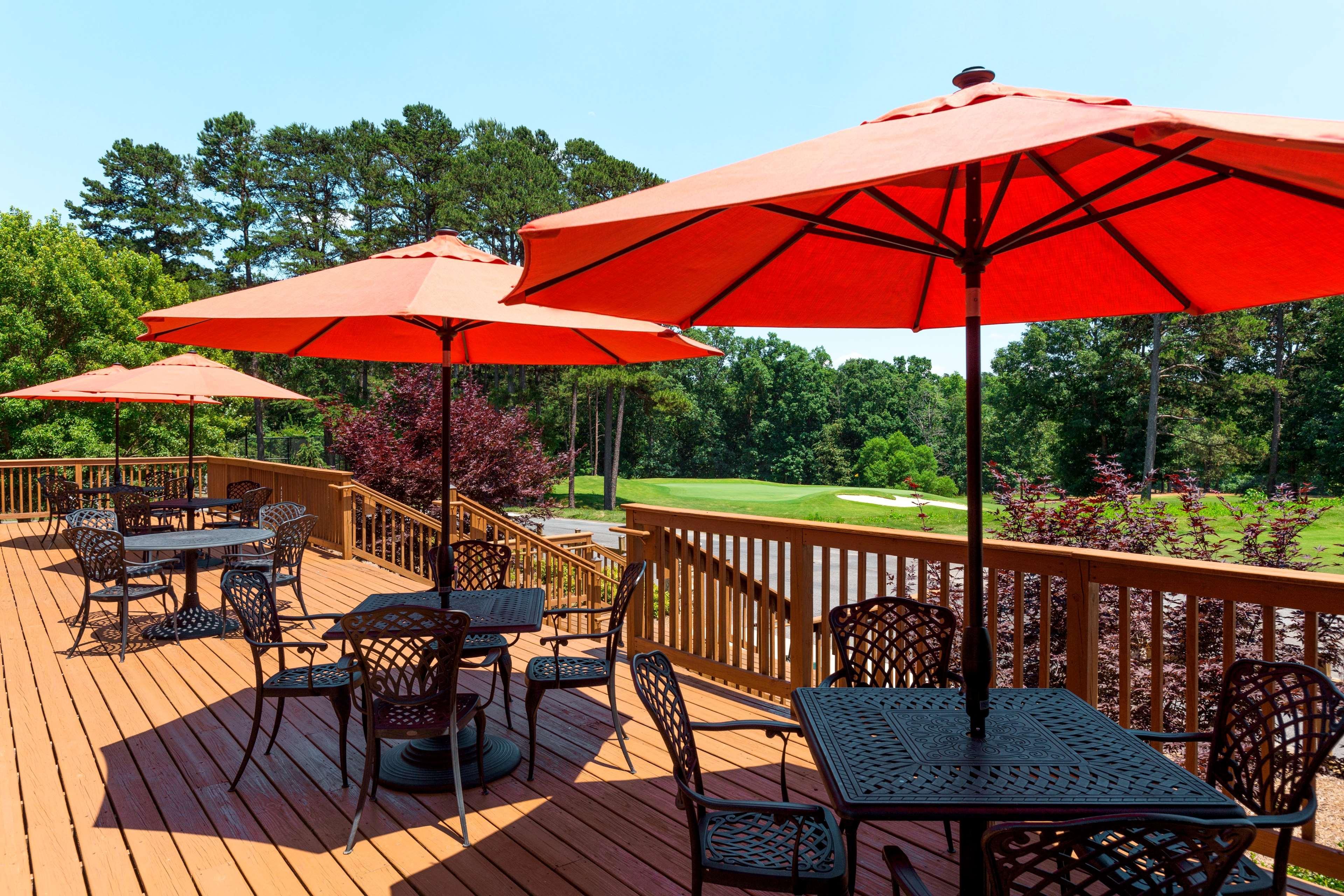 Embassy Suites Greenville Golf Resort & Conference Center Exterior foto