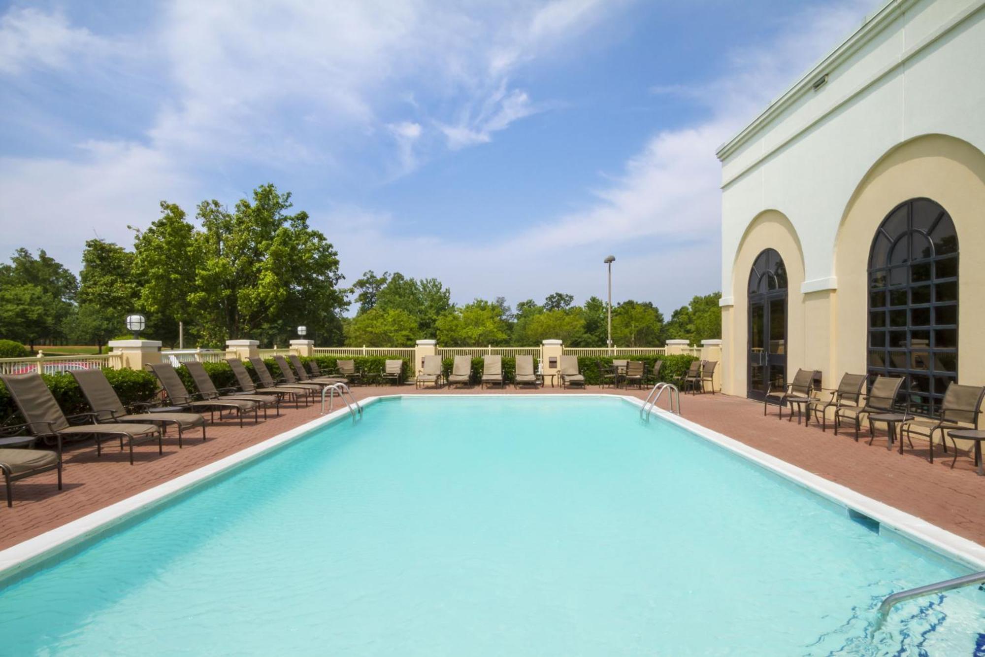 Embassy Suites Greenville Golf Resort & Conference Center Exterior foto