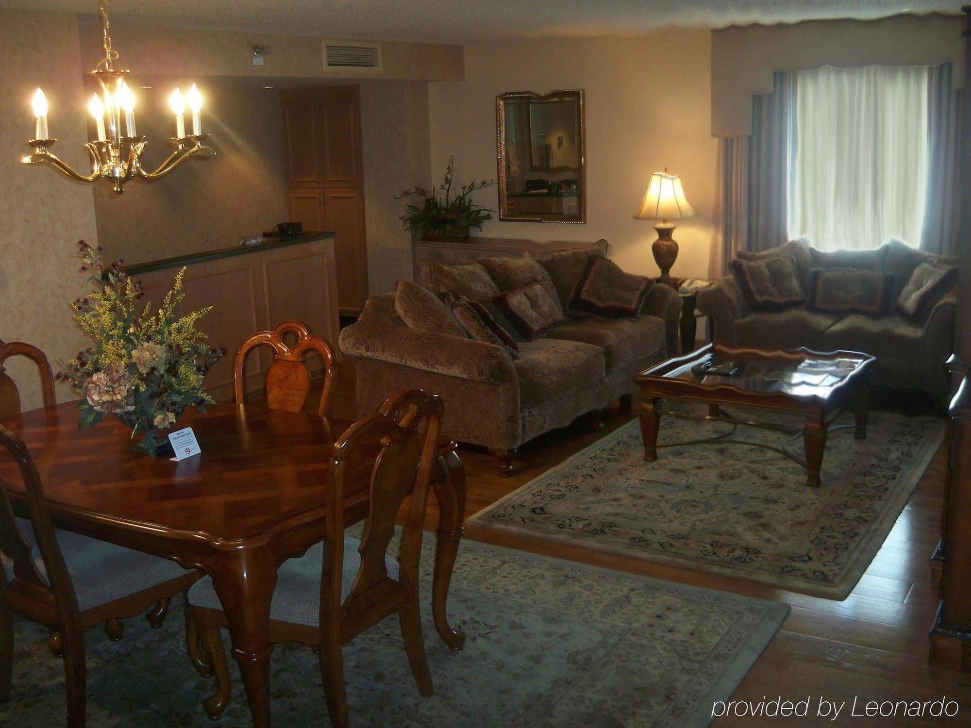 Embassy Suites Greenville Golf Resort & Conference Center Habitación foto